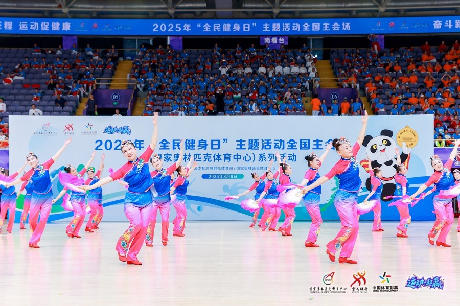 停播5年的LOL女主播突然回归，颜值变化巨大，被吐槽没钱就回来了？